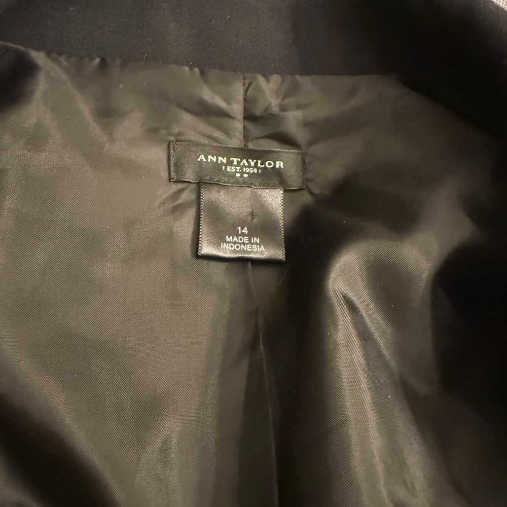 Ann Taylor Elegant Black Blazer - Picture 4 of 4
